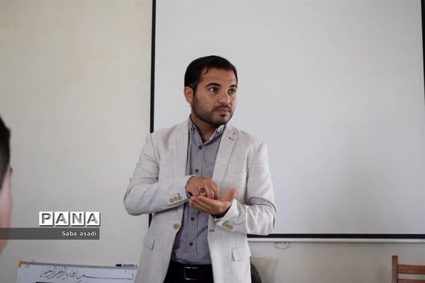 جلسه روسای شورای دانش آموزی منطقه گله‌دار