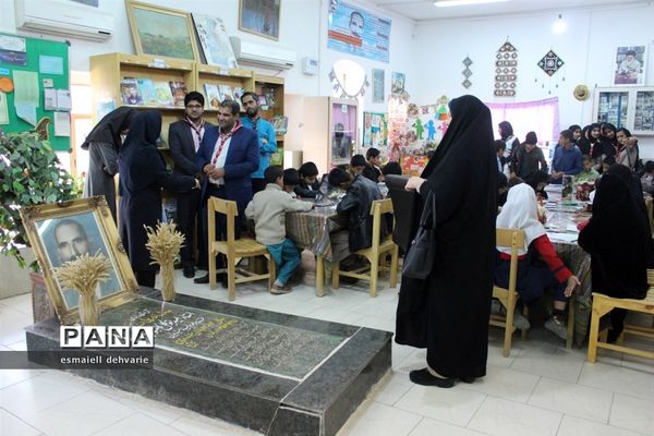 بازدید دانش آموزان پیشتاز از کتابخانه استاد کامبوزیا در زاهدان