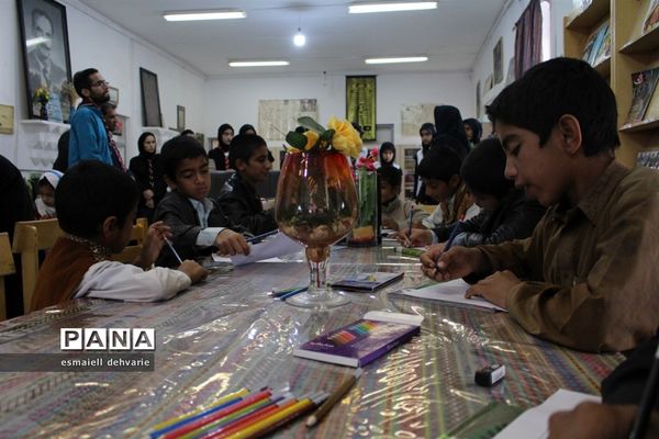 بازدید دانش آموزان پیشتاز از کتابخانه استاد کامبوزیا در زاهدان