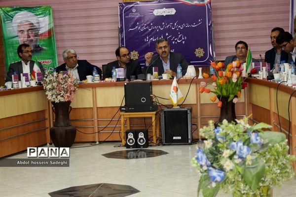 نشست خبری مدیرکل آموزش و پرورش استان بوشهر با اصحاب رسانه