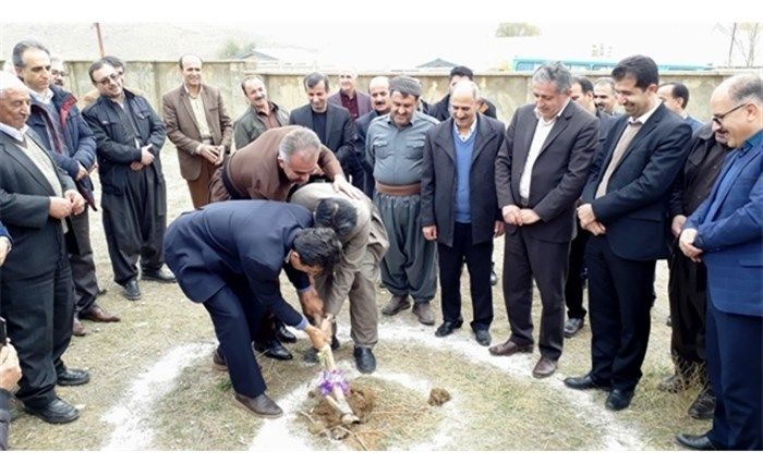 کلنگ احداث مدرسه شش کلاسه روستای «سرا»ی  شهرستان سقز بر زمین زده شد