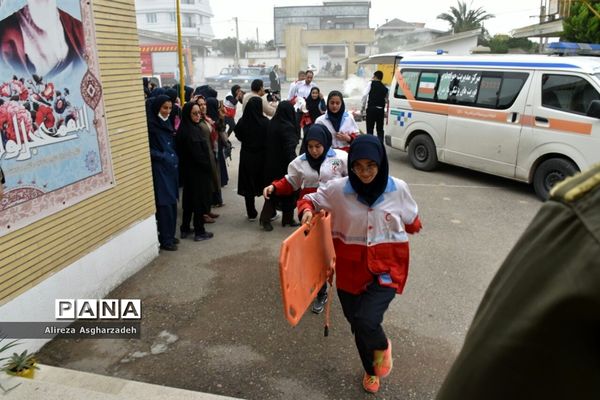 مانور زلزله در مدرسه طلیعه انقلاب بابلسر