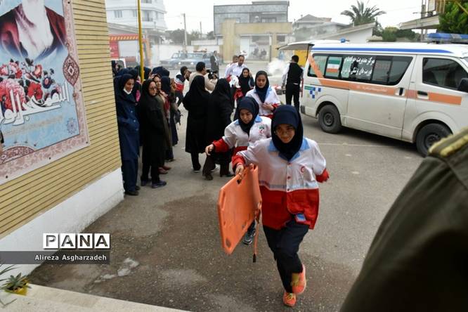مانور زلزله در مدرسه طلیعه انقلاب بابلسر