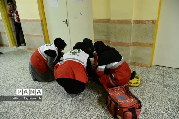 مانور زلزله در مدرسه طلیعه انقلاب بابلسر