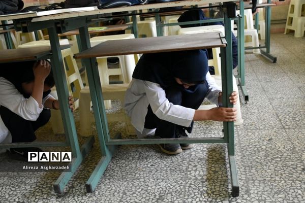 مانور زلزله در مدرسه طلیعه انقلاب بابلسر
