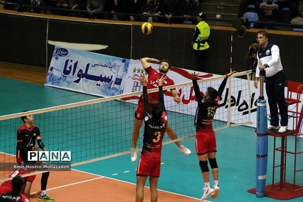 دیدار تیم های والیبال شهرداری ارومیه و شهرآرا مشهد