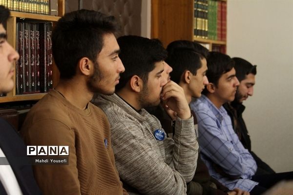 دیدار  دانش‌آموزان خبرنگار پانا با نماینده ولی فقیه در آذربایجان شرقی