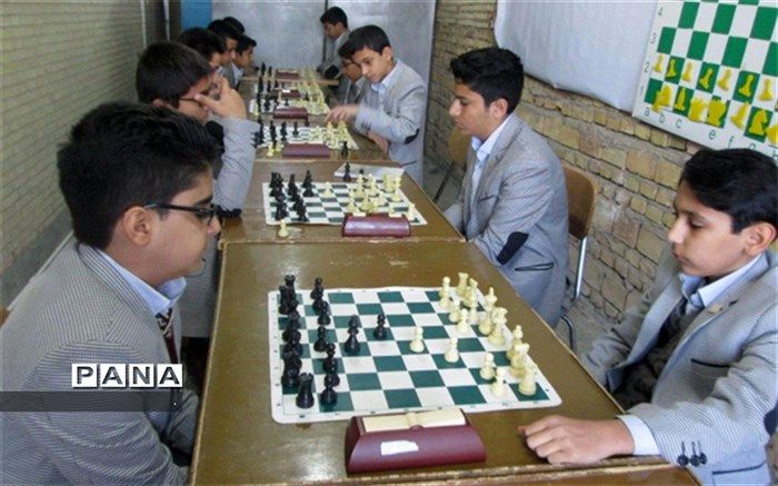 برگزاری مسابقات انتخابی تیم شطرنج دبیرستان شهید ذوالفقاری میبد