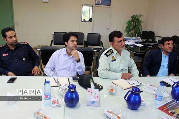دومین جلسه کمیته استانی  مانور سراسری زلزله و ایمنی در بوشهر
