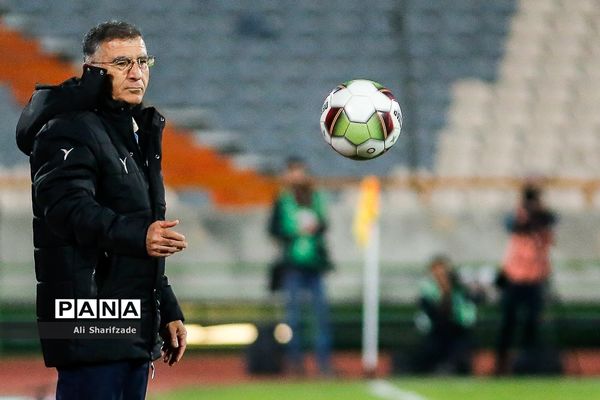 دیدار تیم‌های فوتبال پرسپولیس و پیکان