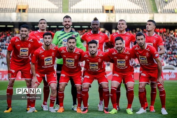 دیدار تیم‌های فوتبال پرسپولیس و پیکان