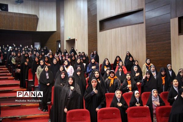 مراسم تجلیل و تکریم دانش‌آموزان پیشتاز حافظ قرآن