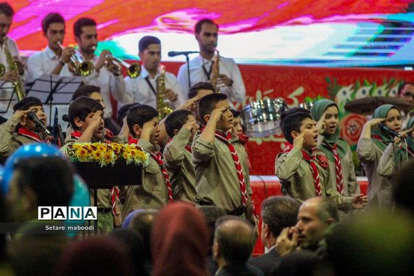 اجرای گروه ویژه پیشتازان همدان در مراسم افتتاحیه جشنواره بین‌المللی تئاتر کودک