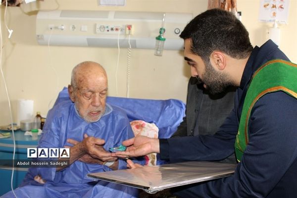 عیادت خادمان مسجد مقدس جمکران ازبیماران بیمارستان شهید گنجی دشتستان