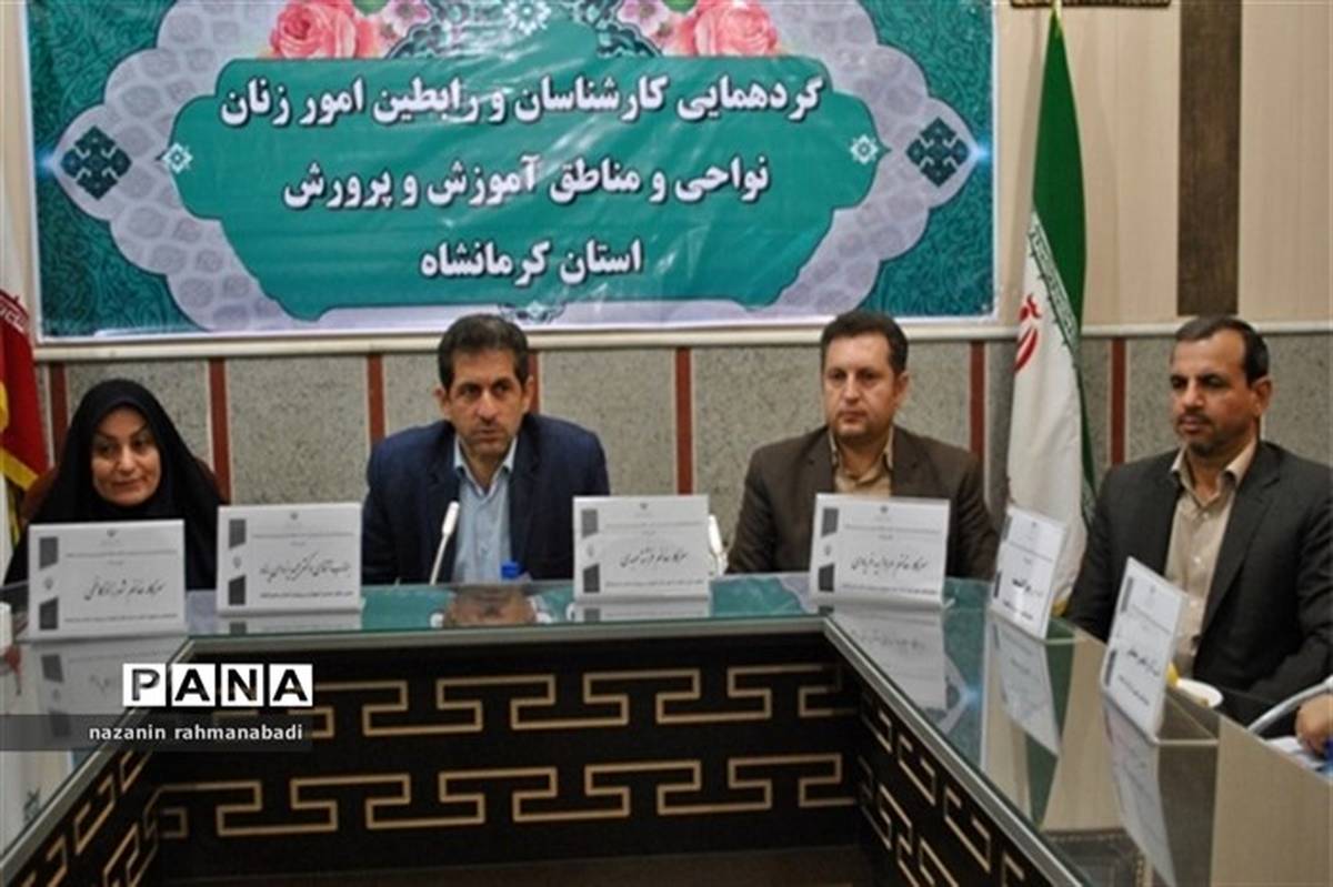 مادران ایرانی پرورش دهنده اجتماعی و اخلاقی فرزندان هستند