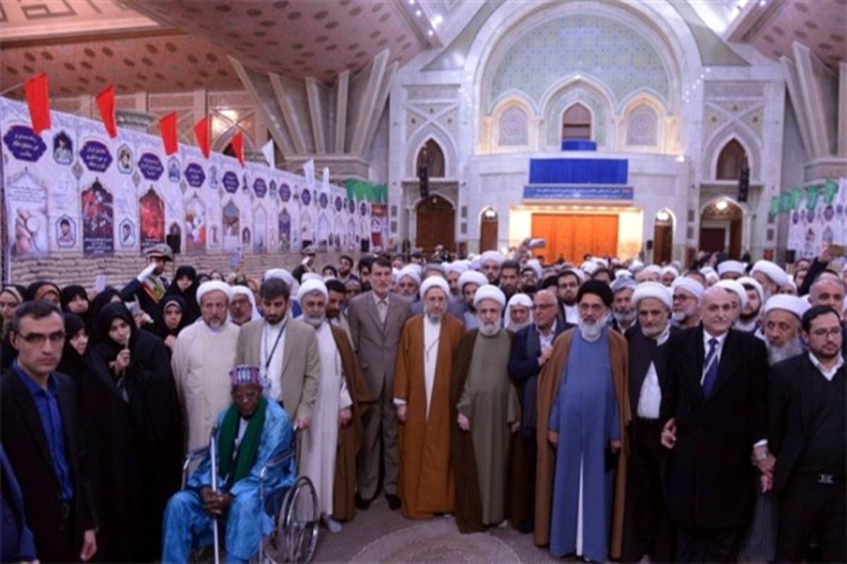 ادای احترام میهمانان کنفرانس وحدت اسلامی به مقام شامخ امام راحل