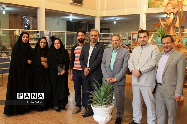 بازدید معاون فرهنگی و پرورشی وزارت آموزش و پرورش از کتابخانه دانش‌آموز شیراز