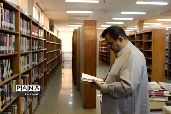 بازدید معاون فرهنگی و پرورشی وزارت آموزش و پرورش از کتابخانه دانش‌آموز شیراز