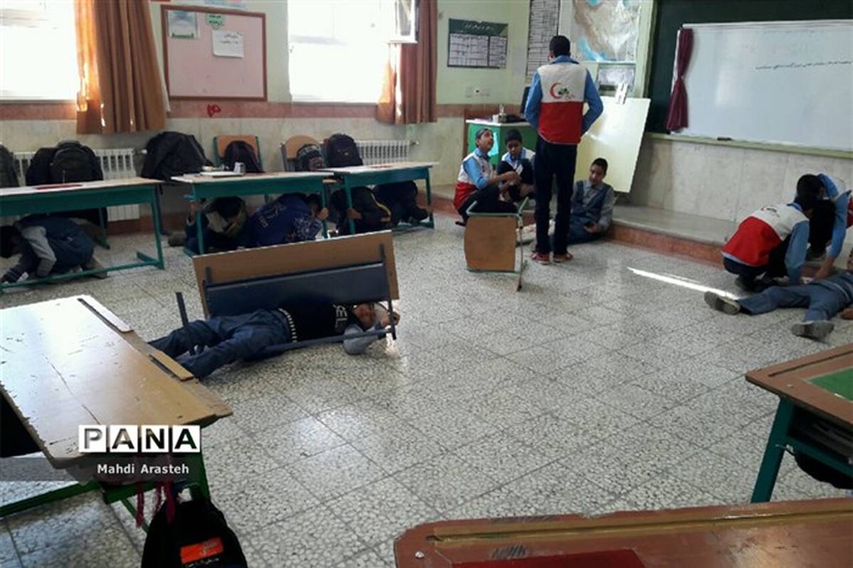 بیستمین مانور سراسری زلزله در مدارس خوسف برگزار شد