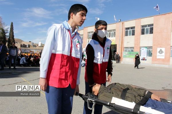بیستمین مانور سراسری زلزله در دبیرستان متوسطه اول سلمان فارسی  شهرستان بیرجند
