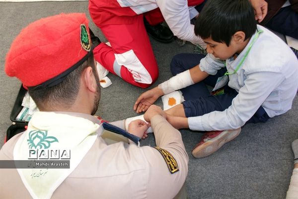 بیستمین مانور سراسری زلزله در دبیرستان متوسطه اول سلمان فارسی  شهرستان بیرجند