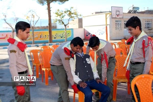 بیستمین مانور سراسری زلزله در دبیرستان متوسطه اول سلمان فارسی  شهرستان بیرجند