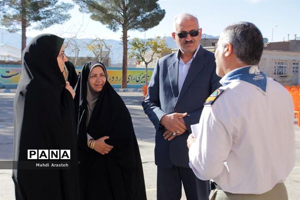 بیستمین مانور سراسری زلزله در دبیرستان متوسطه اول سلمان فارسی  شهرستان بیرجند
