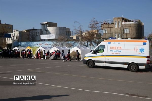 بیستمین مانور سراسری زلزله در هنرستان باقرالعلوم در تبریز