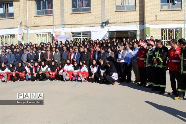 مانورسراسری زلزله در هنرستان اندیشه خراسان شمالی