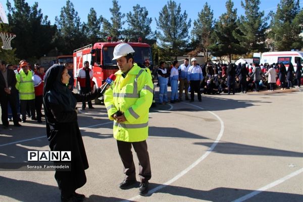 مانورسراسری زلزله در هنرستان اندیشه خراسان شمالی