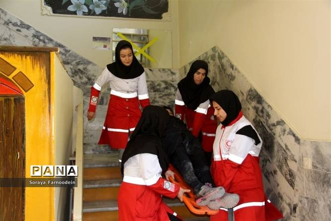 مانورسراسری زلزله در هنرستان اندیشه خراسان شمالی