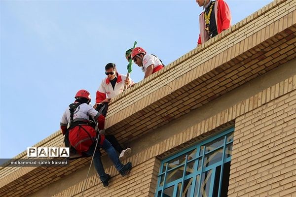 مانورسراسری زلزله و ایمنی مدارس در کرمان