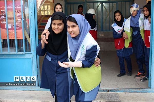 مانورسراسری زلزله و ایمنی مدارس در کرمان
