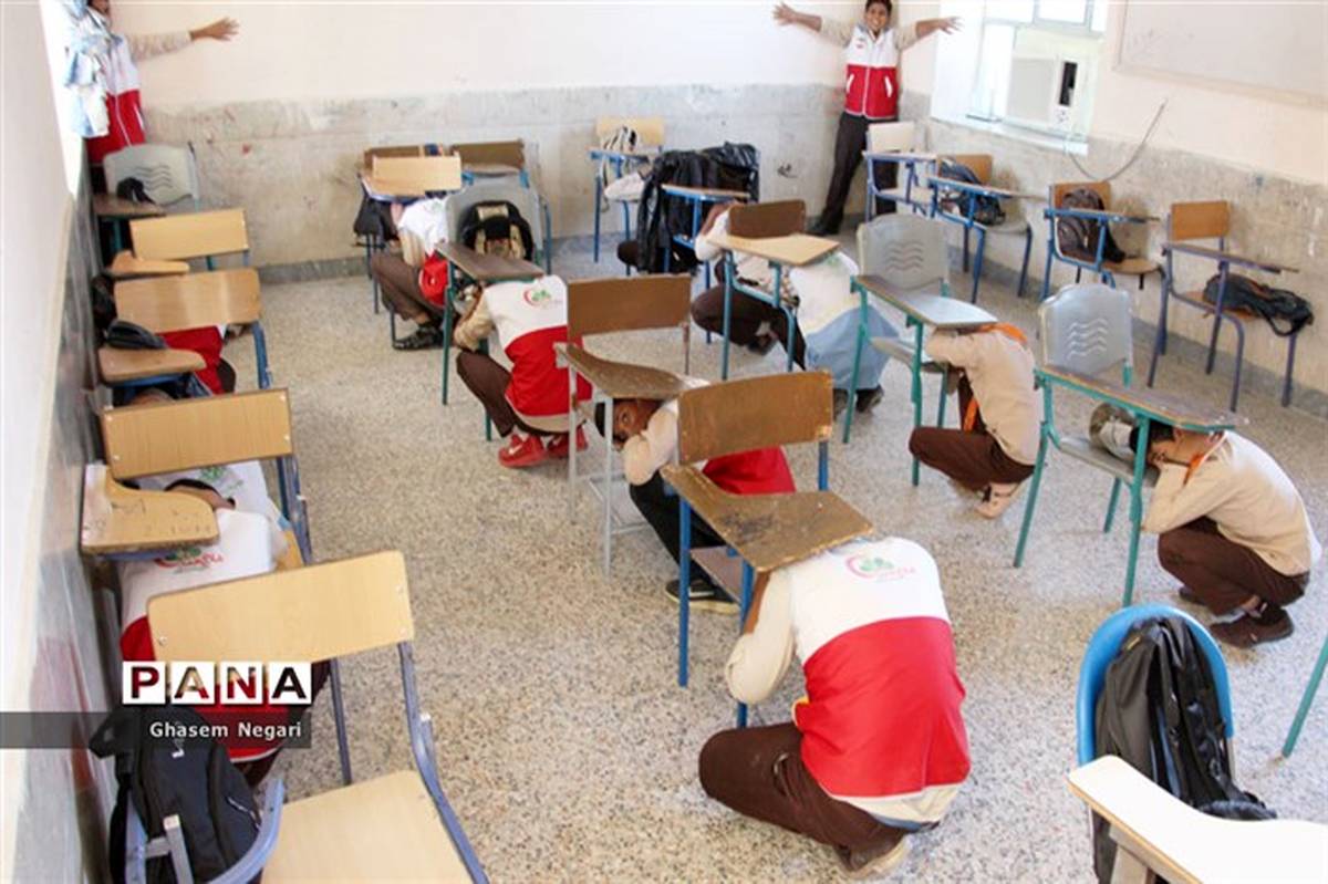 بیستمین مانور زلزله و ایمنی با شعار «مدرسه ایمن ، جامعه تاب‌آور» در مدارس هرمزگان برگزارشد