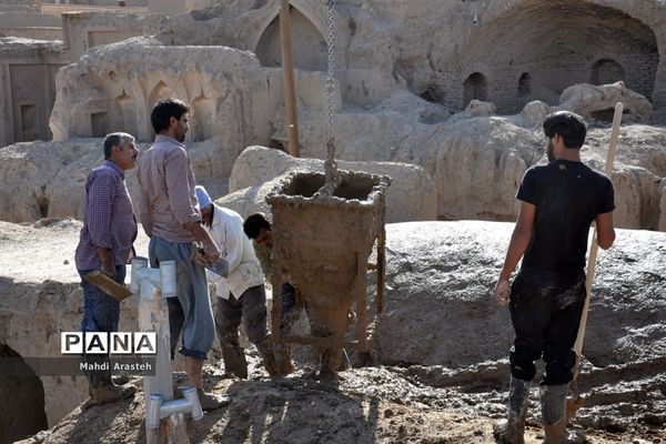 «بام اندود» یکی از آیین‌های قدیمی مردم خراسان جنوبی