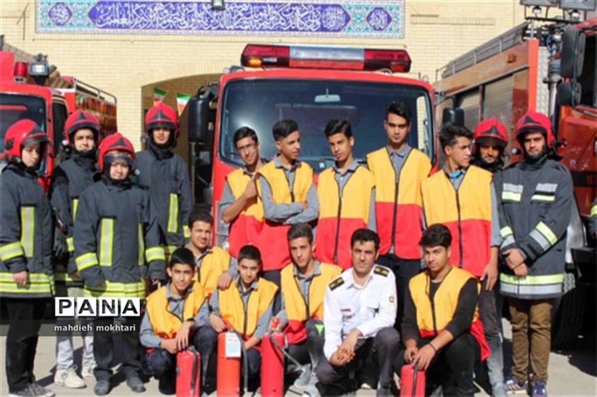 بیستمین مانور سراسری زلزله در مدارس استان یزد برگزار شد.