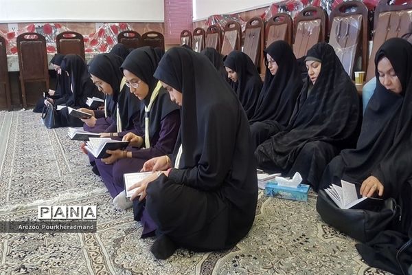 برگزاری دعای ندبه دانش آموزی در دبیرستان فرزانگان حکیم زاده ناحیه یک یزد