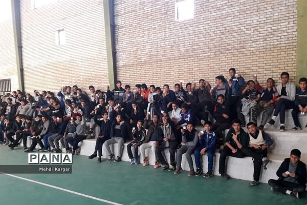 برگزاری اردوی شبی در مدرسه در دبیرستان شهید ذوالفقاری میبد در استان یزد