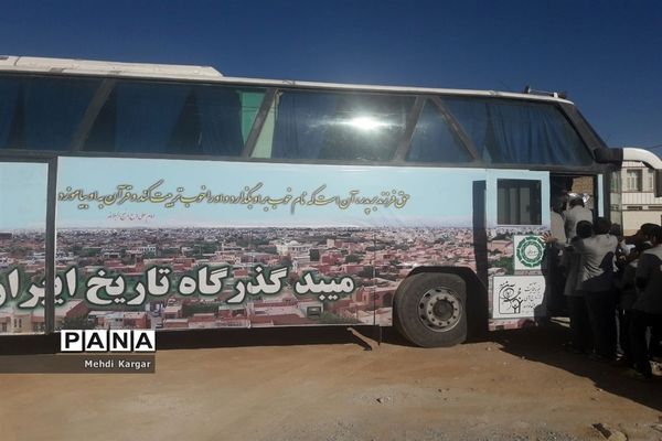 برگزاری اردوی شبی در مدرسه در دبیرستان شهید ذوالفقاری میبد در استان یزد