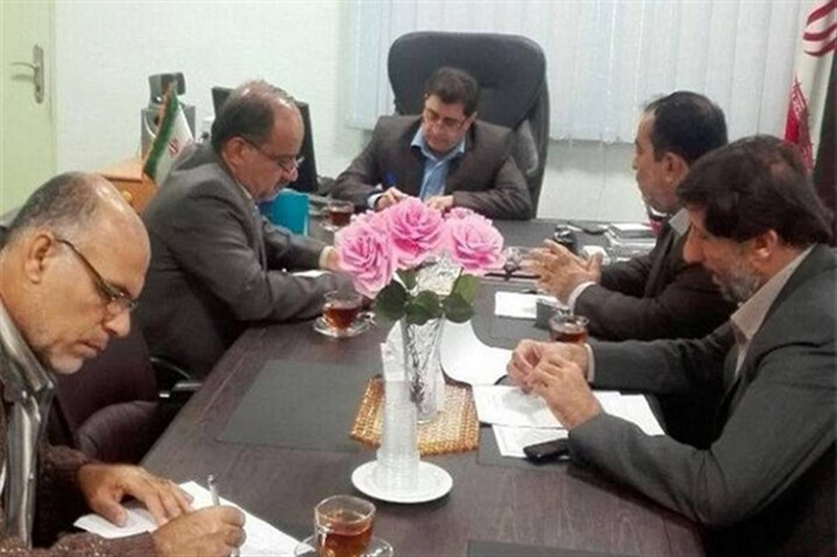 سوادآموزان بوشهری مهارتهای رایانه را فرا میگیرند