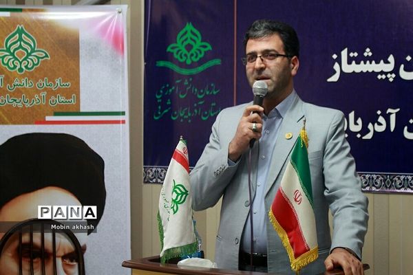 آیین تجلیل از مربیان پیشتاز سازمان دانش‌آموزی استان آذربایجان شرقی