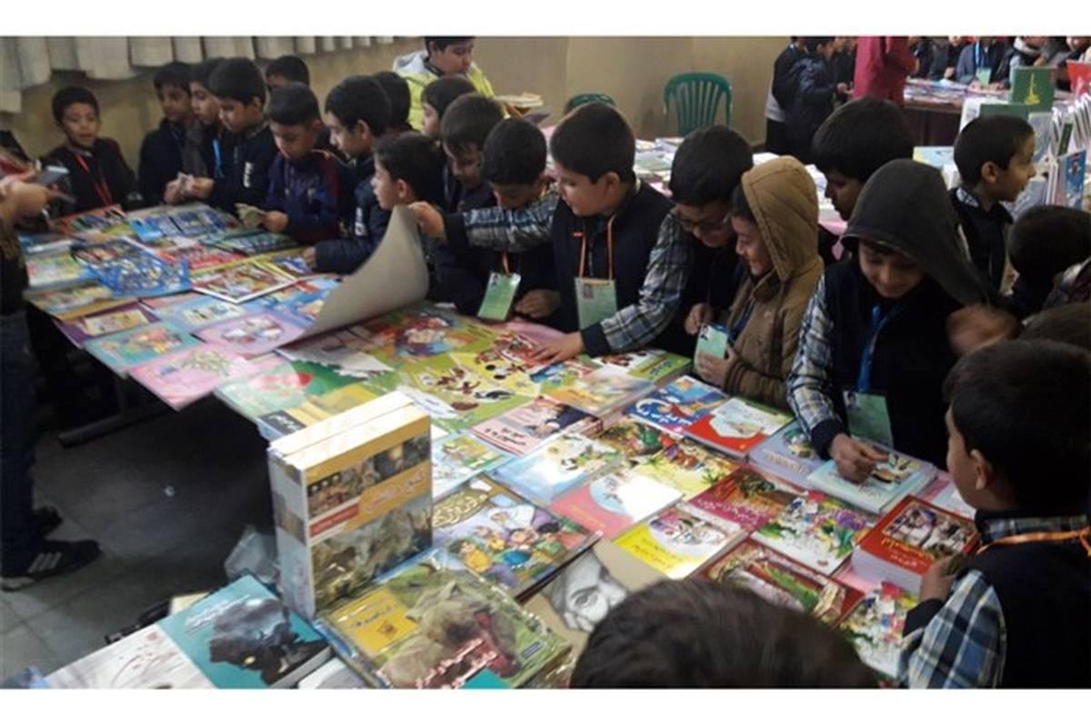 بازدید دانش‌آموزان  شهر ری از نمایشگاه کتاب پردیس فرهنگیان