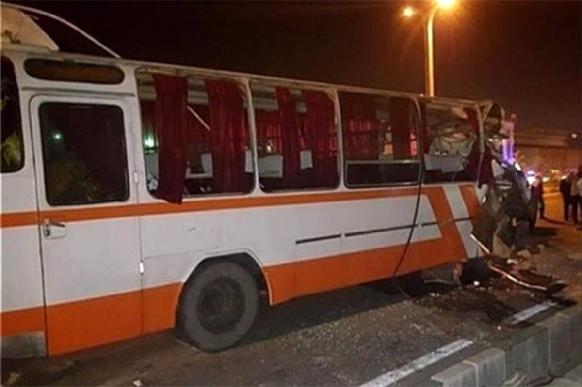 تصادف  اتوبوس و نیسان در آزادراه کرج-قزوین