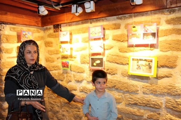 نمایشگاه عکاسی دستان کوچک توانمند من دبستان شهید فخرایی بوشهر