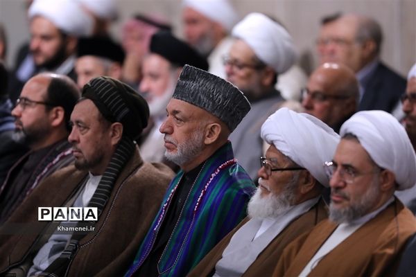 دیدار مسئولان نظام و میهمانان کنفرانس وحدت اسلامى‌ با مقام معظم رهبری