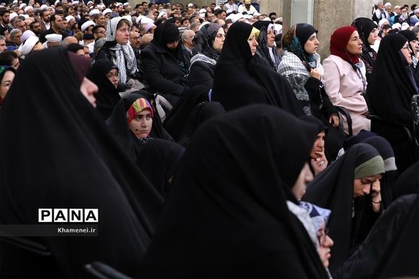 دیدار مسئولان نظام و میهمانان کنفرانس وحدت اسلامى‌ با مقام معظم رهبری