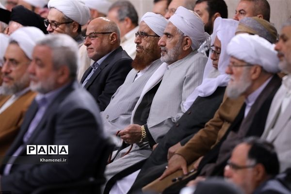 دیدار مسئولان نظام و میهمانان کنفرانس وحدت اسلامى‌ با مقام معظم رهبری