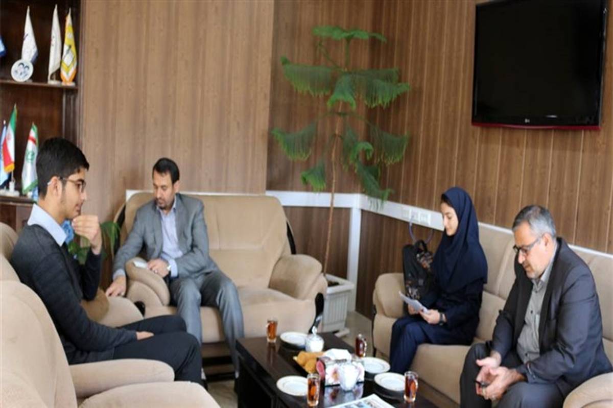 دیدار نمایندگان مجلس دانش آموزی با مدیرکل آموزش و پرورش استان مرکزی
