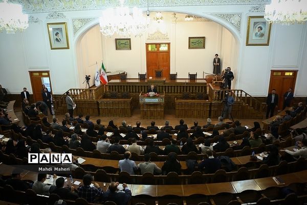 نشست خبری رئیس مجلس شورای اسلامی