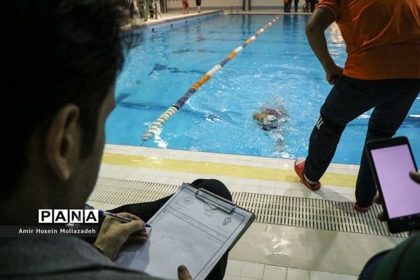 رکورد زنی شنای استقامت توسط ورزشکار دچار سندروم داون